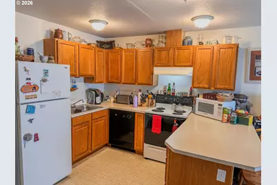 18309 Portland Ave, Gladstone, OR 97027 - Photo 9