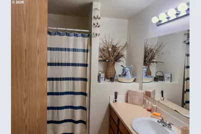 18309 Portland Ave, Gladstone, OR 97027 - Photo 13