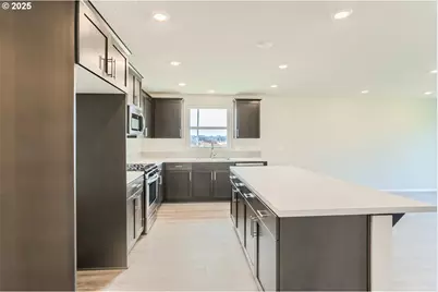 1029 Clemson St, Woodburn, OR 97071 - Photo 5