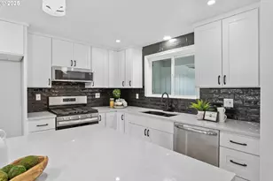 19080 SW Brooklawn Pl, Beaverton, OR 97003 - Photo 9