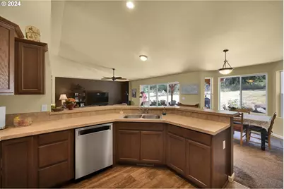 33320 Bryant Rd, Creswell, OR 97426 - Photo 9