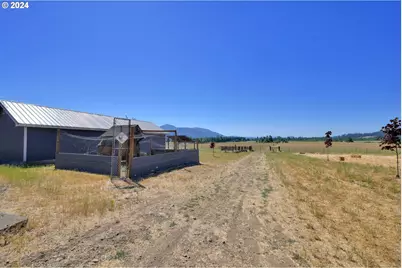 33320 Bryant Rd, Creswell, OR 97426 - Photo 39
