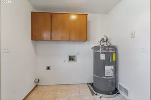 3196 Midway Rd, Hood River, OR 97031 - Photo 17