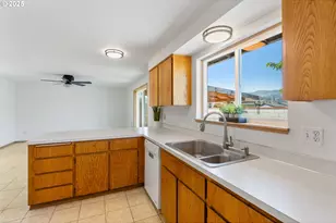 3196 Midway Rd, Hood River, OR 97031 - Photo 15