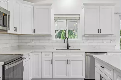 34054 E Columbia Ave, Scappoose, OR 97056 - Photo 9