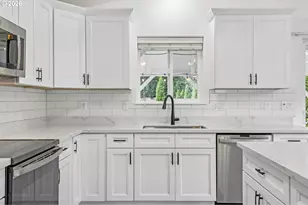 34054 E Columbia Ave, Scappoose, OR 97056 - Photo 9