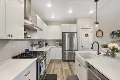 2049 NW McGarey Dr, McMinnville, OR 97128 - Photo 7