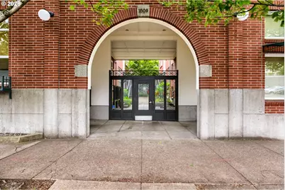 1009 NW Hoyt St #204, Portland, OR 97209 - Photo 1