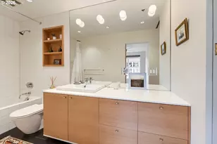 1009 NW Hoyt St, Portland, OR 97209 - Photo 25