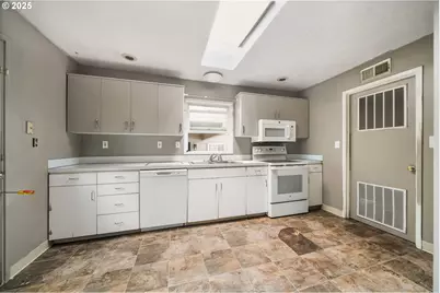 6636 S Virginia Ave, Portland, OR 97239 - Photo 37