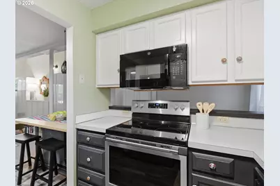 536 NE Going St, Portland, OR 97211 - Photo 11