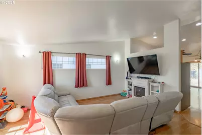 4560 Airport Ln, Sweet Home, OR 97386 - Photo 3