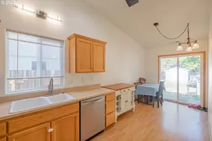 4560 Airport Ln, Sweet Home, OR 97386 - Photo 7