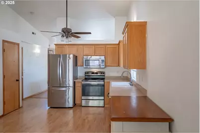 4560 Airport Ln, Sweet Home, OR 97386 - Photo 5