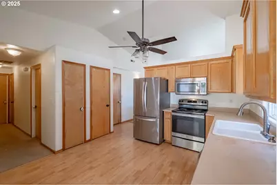 4560 Airport Ln, Sweet Home, OR 97386 - Photo 9