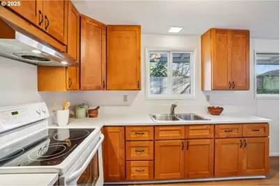 1208 SE 209th Ave, Gresham, OR 97030 - Photo 11