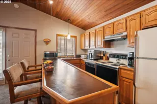 19609 NE Marine Dr, Portland, OR 97230 - Photo 15