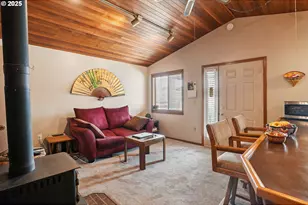 19609 NE Marine Dr, Portland, OR 97230 - Photo 9