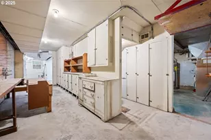 13223 SE Harold St, Portland, OR 97236 - Photo 43