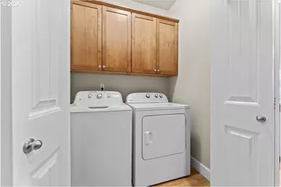 211 Silver St #2i, Silverton, OR 97381 - Photo 15