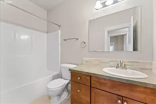 211 Silver St, Silverton, OR 97381 - Photo 21