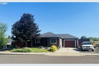 807 Callahan Dr, Roseburg, OR 97471 - Photo 1