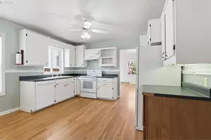 5226 N Amherst St, Portland, OR 97203 - Photo 9
