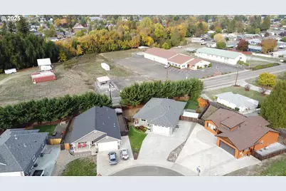 455 SE Woody Ct, Myrtle Creek, OR 97457 - Photo 5