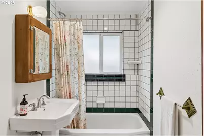 6356 NE Durham Ave, Portland, OR 97211 - Photo 13