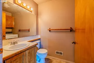 16076 NW Oak Hills Dr, Beaverton, OR 97006 - Photo 23