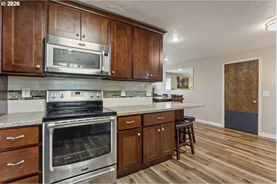 21532 SE Alder St, Gresham, OR 97030 - Photo 7