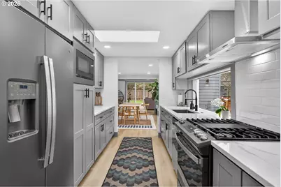 3739 SW Pomona St, Portland, OR 97219 - Photo 15