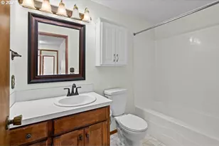 2276 B St, Hubbard, OR 97032 - Photo 9