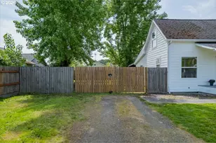 1126 6th Ave SE, Albany, OR 97321 - Photo 5