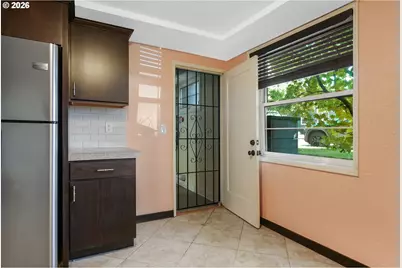 2025 SE Caruthers St #24, Portland, OR 97214 - Photo 9