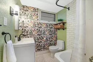 2025 SE Caruthers St, Portland, OR 97214 - Photo 13