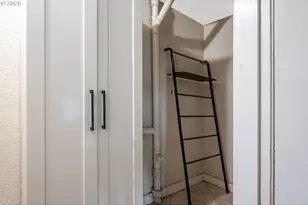 2025 SE Caruthers St, Portland, OR 97214 - Photo 13