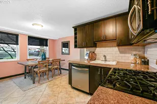 2025 SE Caruthers St, Portland, OR 97214 - Photo 17