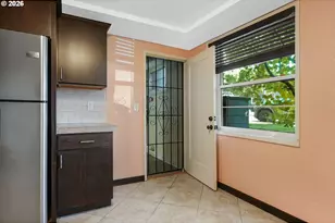 2025 SE Caruthers St, Portland, OR 97214 - Photo 11