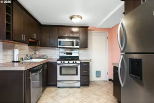 2025 SE Caruthers St, Portland, OR 97214 - Photo 17