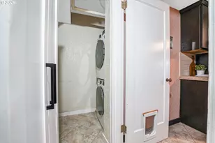 2025 SE Caruthers St, Portland, OR 97214 - Photo 3