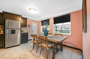 2025 SE Caruthers St, Portland, OR 97214 - Photo 5