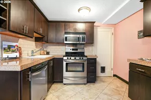 2025 SE Caruthers St, Portland, OR 97214 - Photo 7