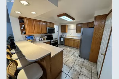 1091 Longridge Dr, Springfield, OR 97478 - Photo 5