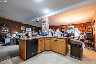 5323 Olympic Cir, Eugene, OR 97402 - Photo 11