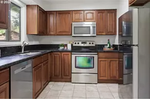 2137 SE 130th Ave, Portland, OR 97233 - Photo 5