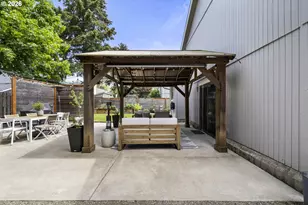 16097 NW Oak Hills Dr, Beaverton, OR 97006 - Photo 31