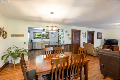 2442 Kingsley Rd, Hood River, OR 97031 - Photo 9