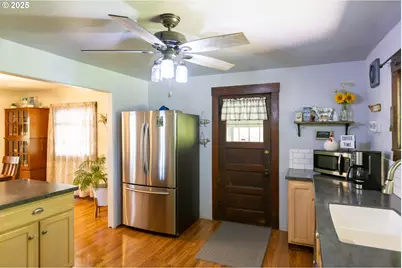 2442 Kingsley Rd, Hood River, OR 97031 - Photo 5