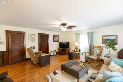 2442 Kingsley Rd, Hood River, OR 97031 - Photo 11